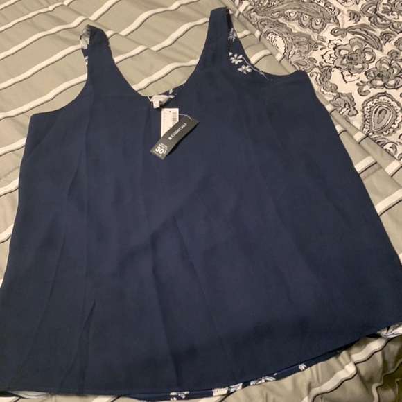 Bundle of Reitmans blouses $10 each or 4/$30 - Picture 6 of 7